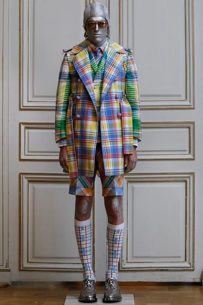Look 16